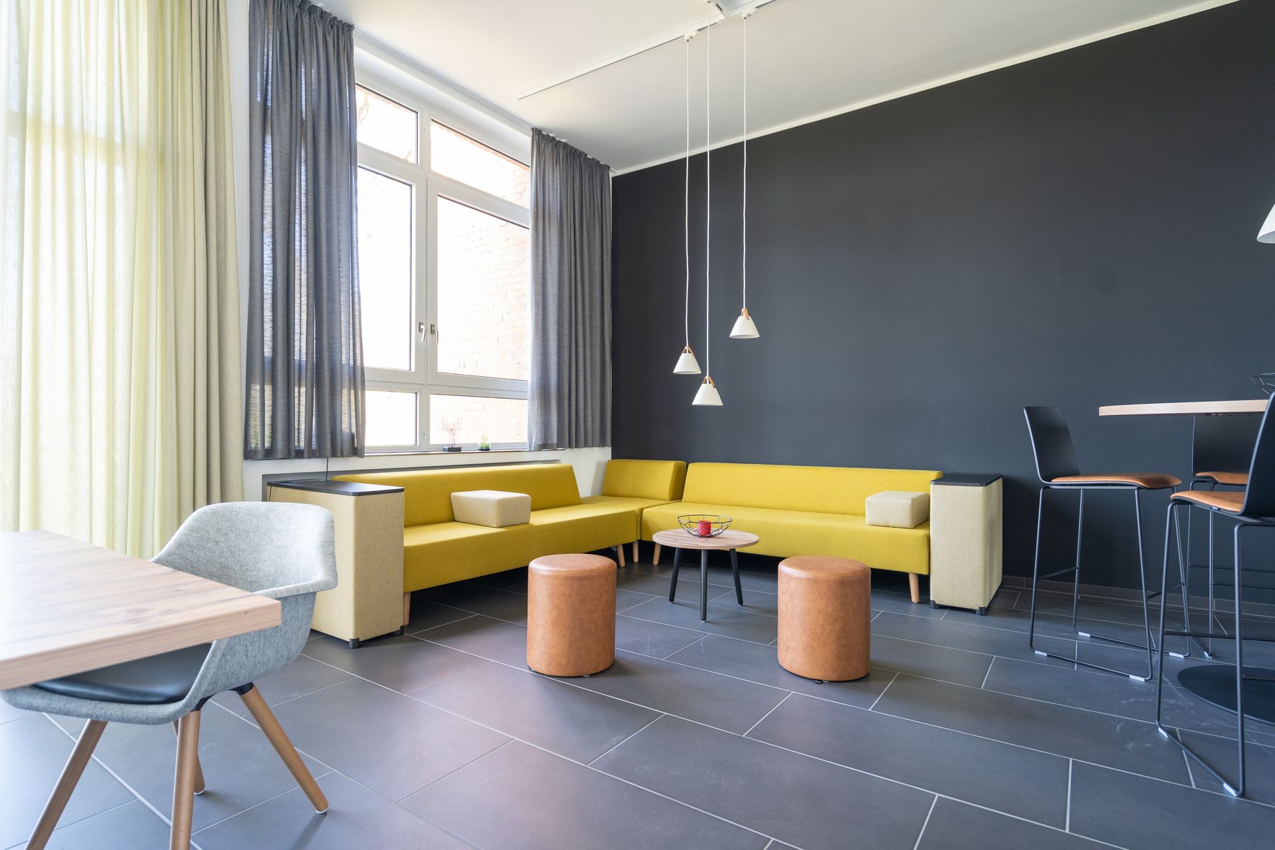 Lounge-Bereich im Seminarraum des Weslink Business Centers